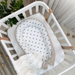 Protectie somn - Baby Nest Inimioare gri-bej